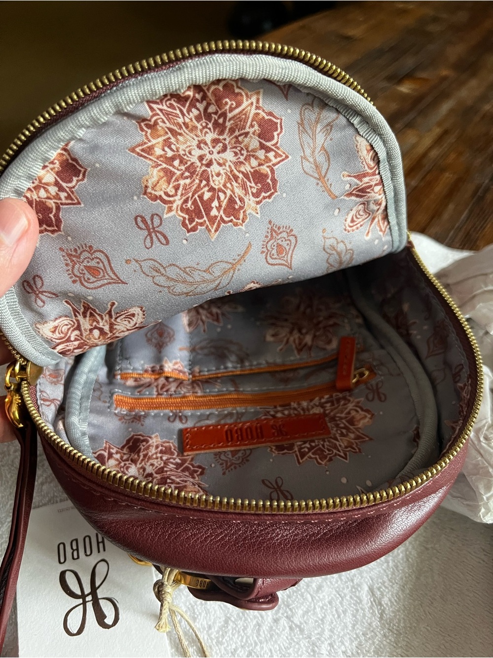 HOBO Ryder convertible crossbody backpack - Picture 7 of 11